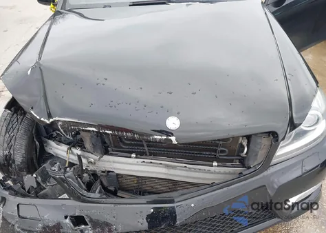 2013 Mercedes-Benz C 250 z USA, uszkodzony, nr VIN WDDGJ4HB7DG045268